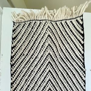 2’ x 3’ Chevron Woven Rug